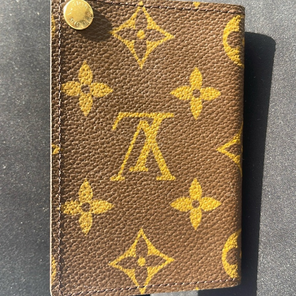 Auth LOUIS VUITTON card case w gold snaps. NBU. missing plastic card sleeves